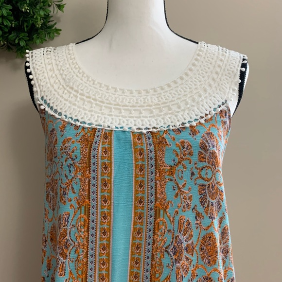 ENTRO dress size medium with crochet EUC - Picture 4 of 9